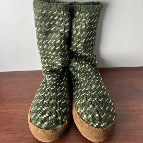 L.L. Bean Tan Slipper Socks Women’s size 9-10. - Picture 1 of 5